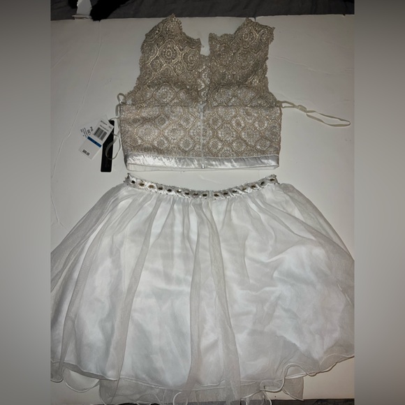 Women’s Juniors size 9 Homecoming Dress - Picture 4 of 5